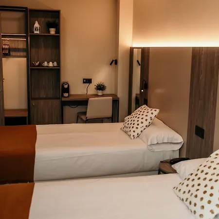 Lux Hotell 3*